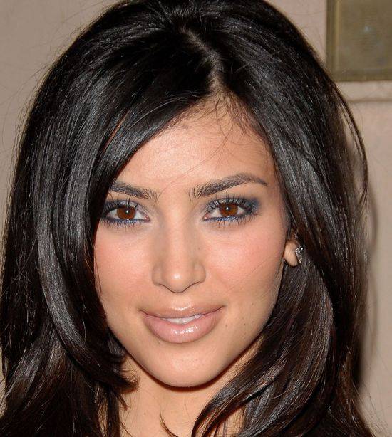 Wędrówka ust po twarzy Kim Kardashian