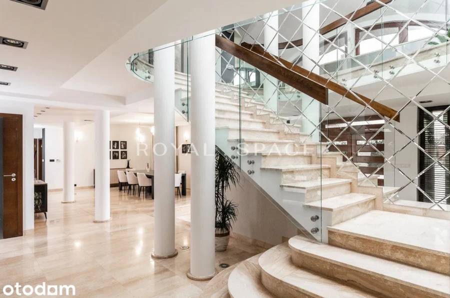 Dom Sylwii Peretti wystawiony na sprzedaż