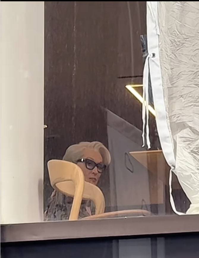 Tłumy fanów na planie “Diabeł ubiera się u Prady 2”! Wyciekły kulisy produkcji nowego filmu (FOTO)