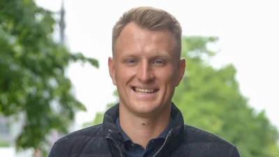 Ma zaledwie 33 lata, a już jest multimilionerem. Kim jest Adrian Meronk?