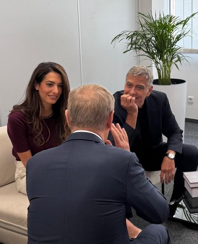 Donald Tusk spotkał się z George’em i Amal Clooneyami, fot. Instagram