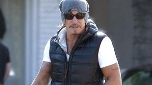 Mickey Rourke przyciąga wzrok tam, gdzie nie trzeba (FOTO)
