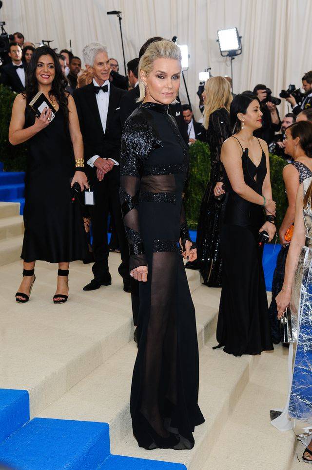 Mama Belli Hadid ZMIESZAŁA Selenę Z BŁOTEM na gali MET