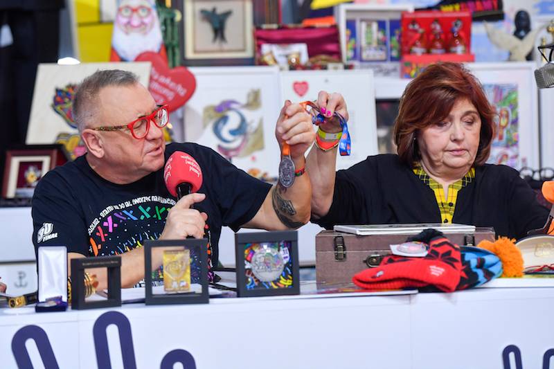 Gwiazdy osobiście wspierają WOŚP. Maria Sadowska w czułych objęciach z mężem