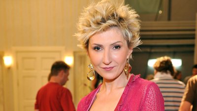 Pamiętacie Jolkę z “Niani”? Wiadomo, co dziś dzieje się z Iwoną Wszołkówną