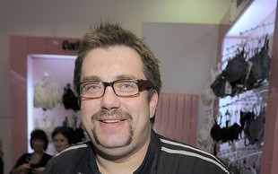 Celebryci mierzą i kupują bieliznę (FOTO)