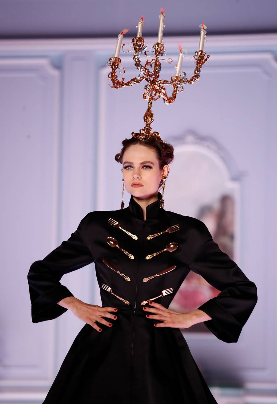 WTF! Najbardziej absurdalny pokaz mody w historii?! - Moschino w Mediolanie [ZDJĘCIA]