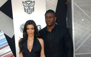 Były chłopak Kim Kardashian zamęcza ją sms-ami