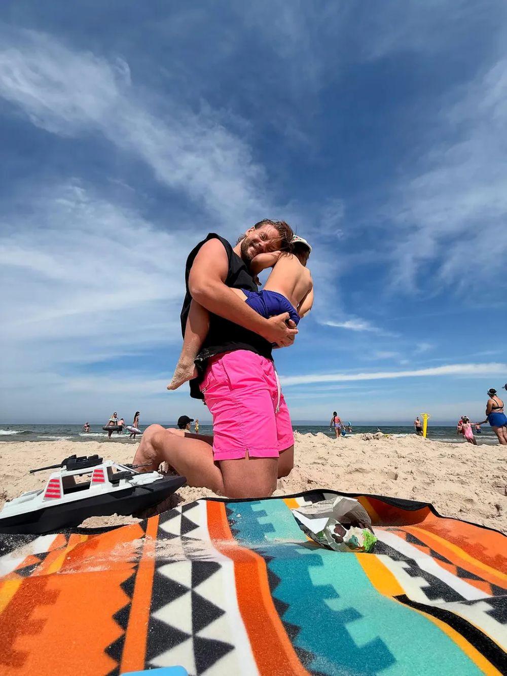 Sebastian Fabijański z synem/Instagram/sebastian.fabijanski.official