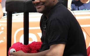 Kevin Clash (głos Elmo) przekupił swoją ofiarę?