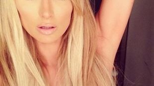 Ups! Wybrała stanowczo za duży stanik (Insta)