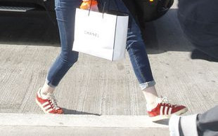 Kristen Stewart – tłuste włosy i torba Chanel