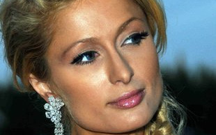 Wystające obojczyki Paris Hilton (FOTO)