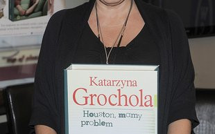 Katarzyna Grochola wyprostowała włosy? (FOTO)