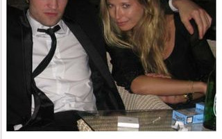 Pattinson flirtował na imprezie w Cannes (FOTO)