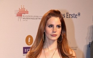 Lana Del Rey na czerwonym dywanie nie wywoła skandalu (FOTO)
