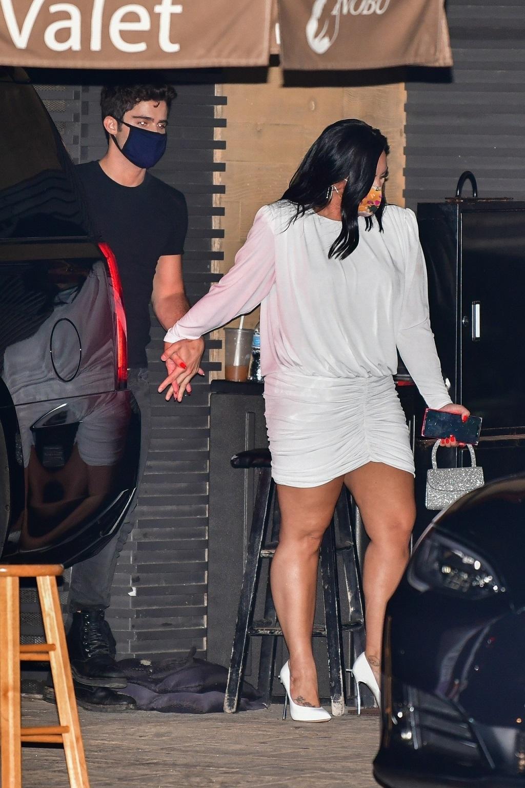 Świeżo zaręczona Demi Lovato świętuje z partnerem. 