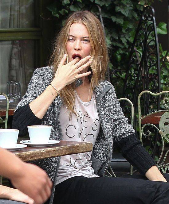 Behati Prinsloo podczas sesji zdjęciowej