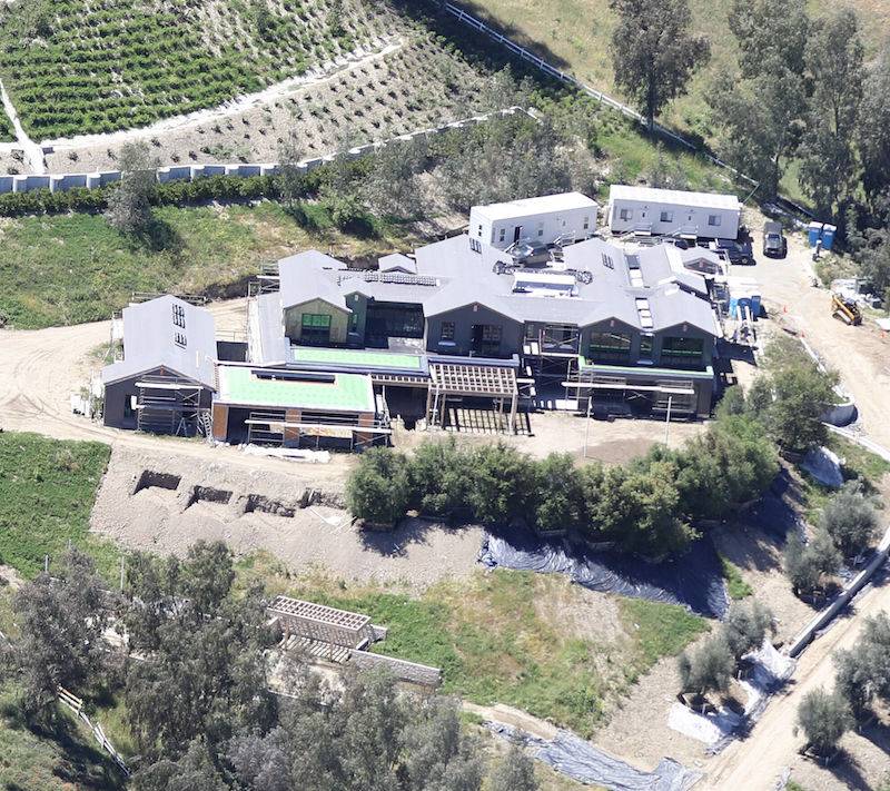 Twierdza Kylie Jenner już prawie gotowa. Budowa rozpoczęła się trzy lata temu!