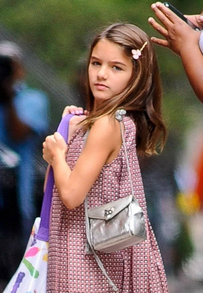 Suri Cruise – w 2016 roku córka Toma Cruise’a i Katie Holmes skończyła 10 lat
