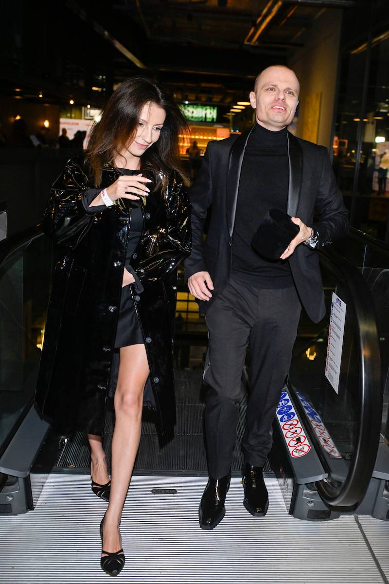 Marcin Hakiel znów na salonach z nową partnerką. Tym razem na premierze “Napoleona”