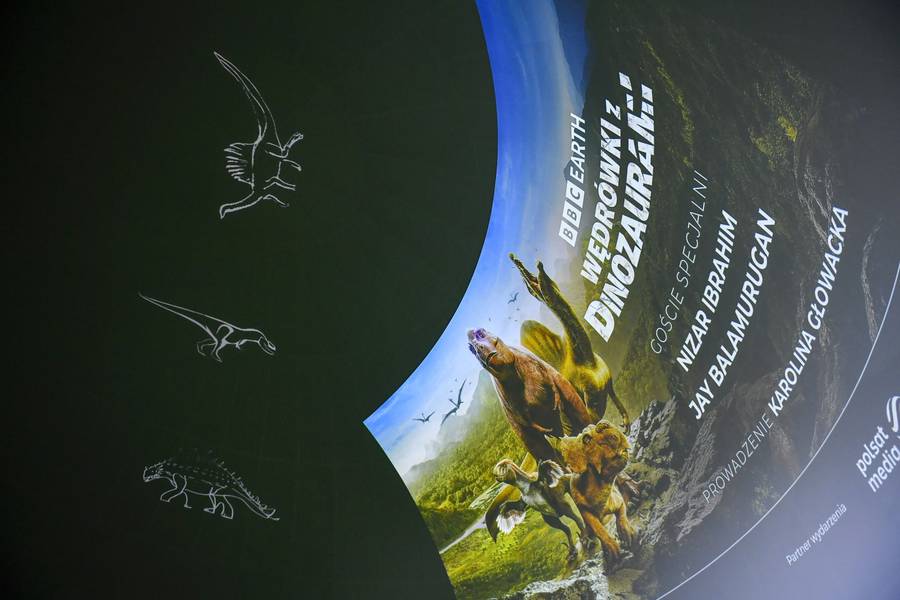 Gwiazdy bawią się na premierze “Wędrówki z dinozaurami”! Marika z uroczymi SYNAMI, Michał Koterski