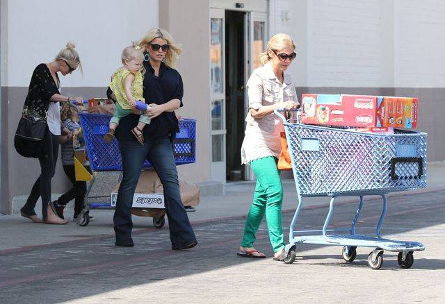 Jessica i Ashlee Simpson na zakupach z dziećmi