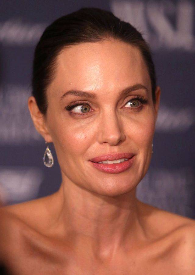 Angelina Jolie zabija głód w prosty i bardzo niezdrowy sposób