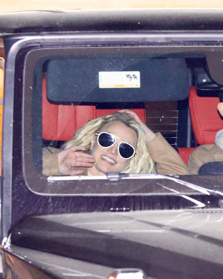 Jaką kawę piją gwiazdy? Britney Spears uwielbia na SŁODKO, a Orlando Bloom wybiera ZDROWSZĄ wersję