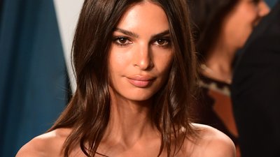 Internet nie zostawia suchej nitki na Emily Ratajkowski, nagiej w wannie z 1,5 rocznym synem [zdjęcia]