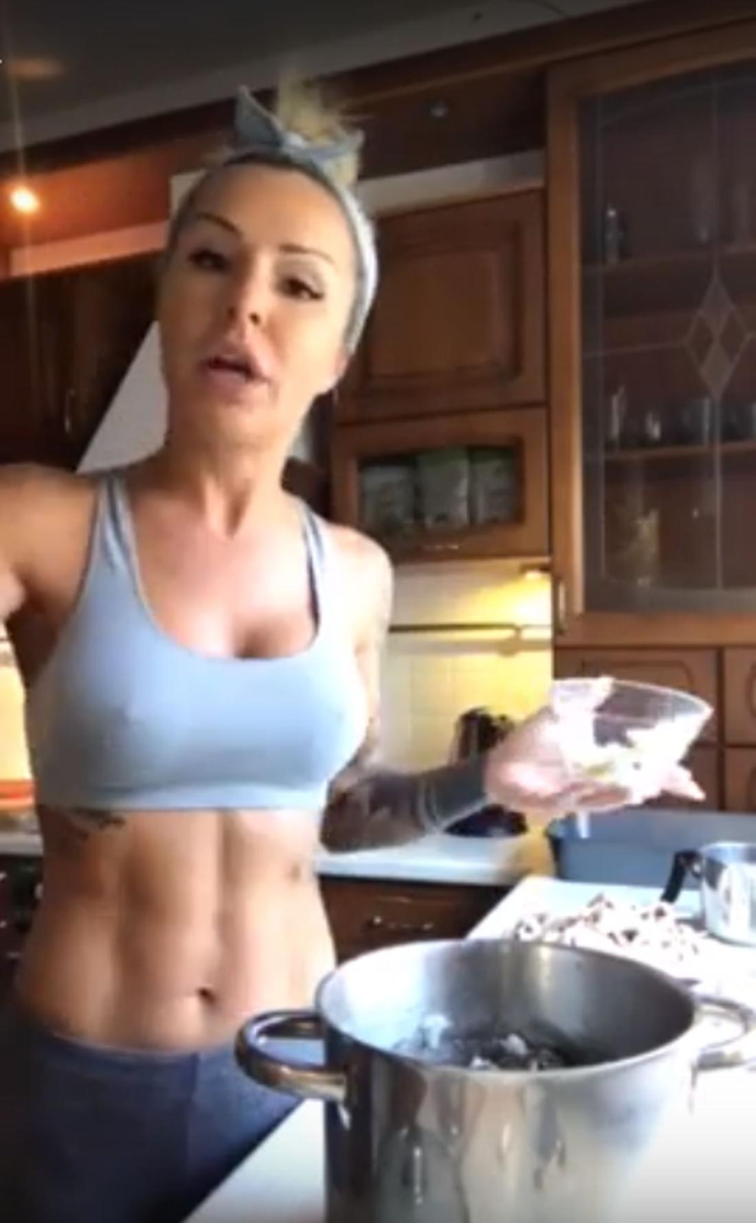 Blanka Lipińska gotuje bez stanika