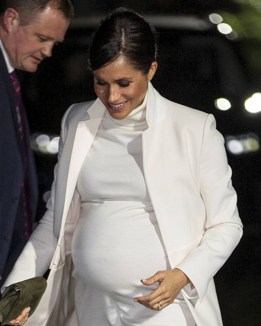Księżna Meghan wygląda jakby miała zaraz URODZIĆ (ZDJĘCIA)