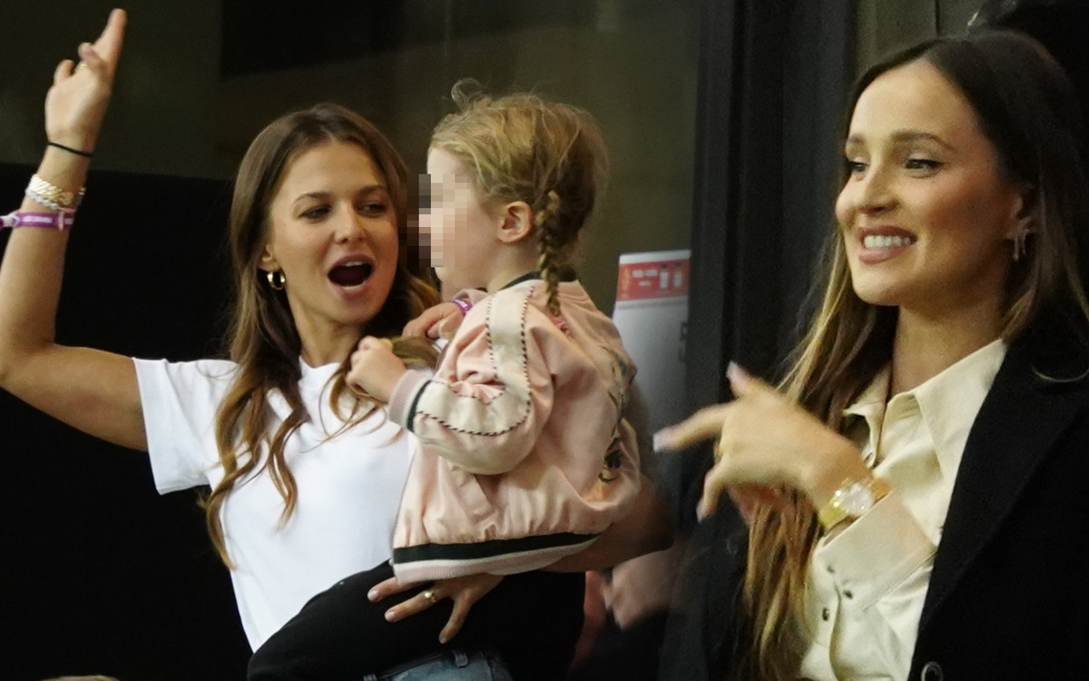 Anna Lewandowska, Marina i Zosia Ślotała kibicują Polsce na Stadionie Narodowym (ZDJĘCIA)