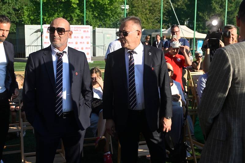 Lewandowski odbiera z mamą Order Uśmiechu. Pojawił się także stylowy Michał Probierz