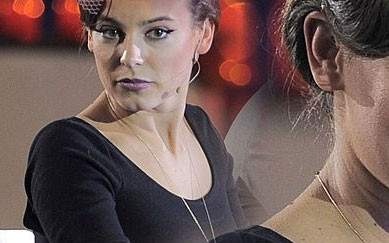 Anna Mucha wdzięczy się do aparatu (FOTO)