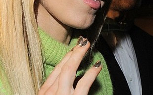 Doda w Newsweeku: Uciekajcie z tego kraju!