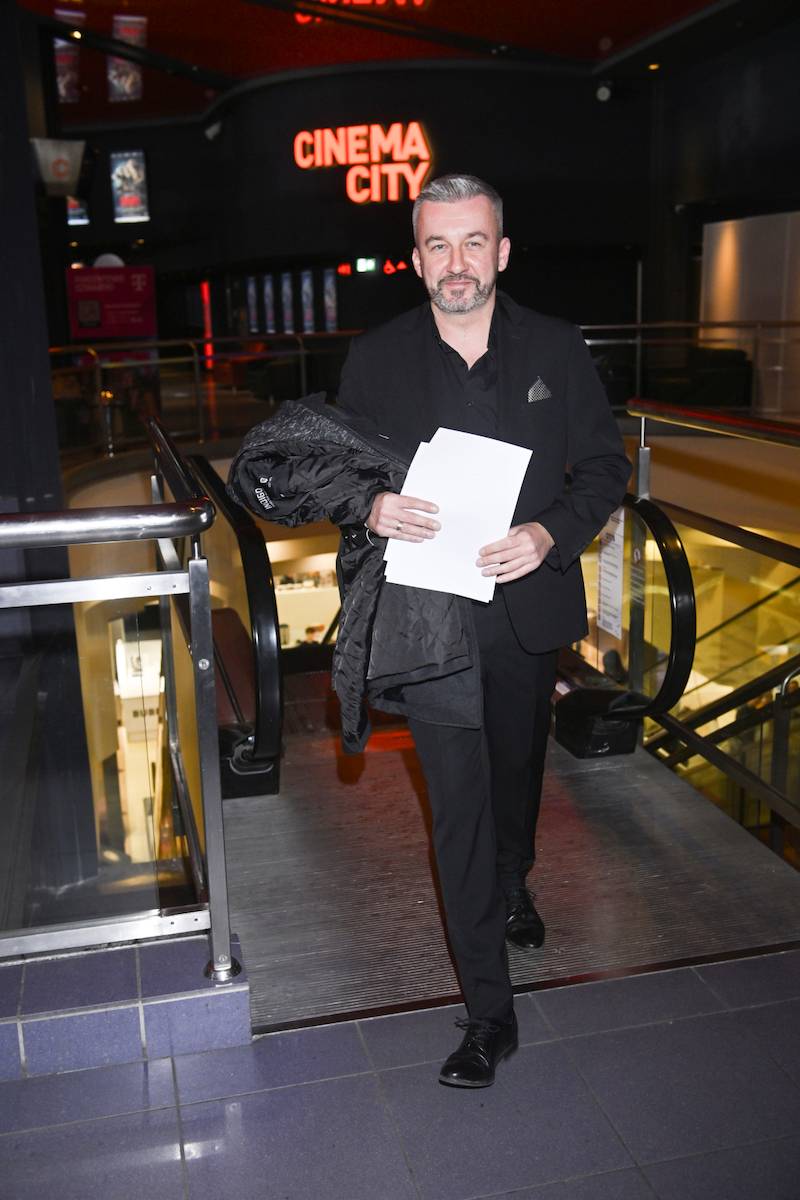 Premiera filmu “Diabeł”. Paulina Gałązka wygląda jak śnieżynka, Eliza Trybała w nowe fryzurze…