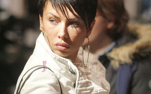 Paulla na zakupach dźwiga ciężkie siaty (FOTO)