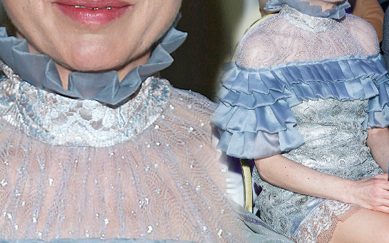 Ta gwiazda wyszła z domu i pomyliła epoki!