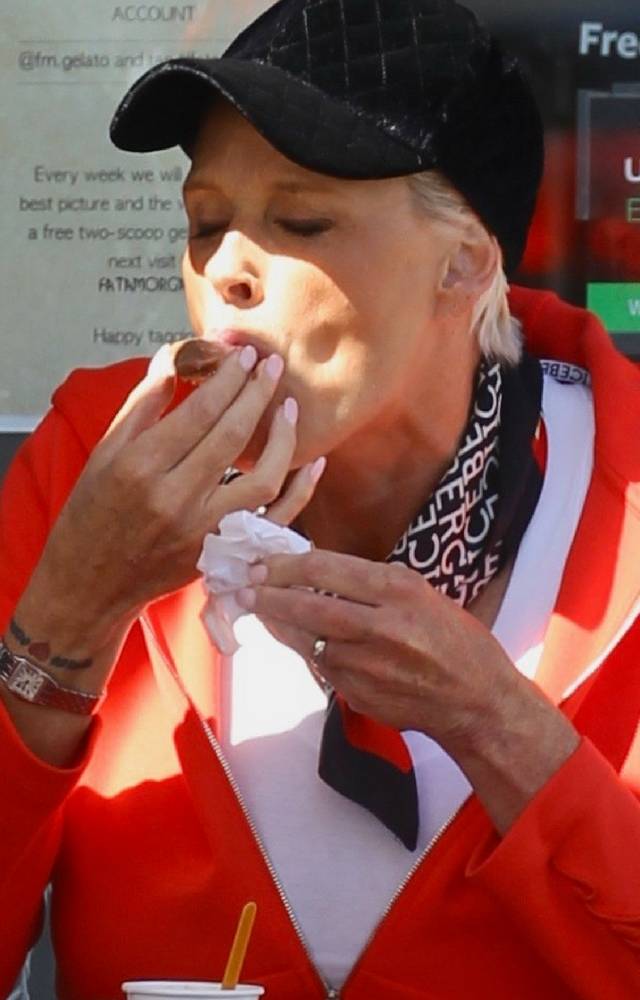 Brigitte Nielsen TAK zachowuje się w restauracji