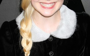 Elle Fanning odważnie eksperymentuje z modą (FOTO)