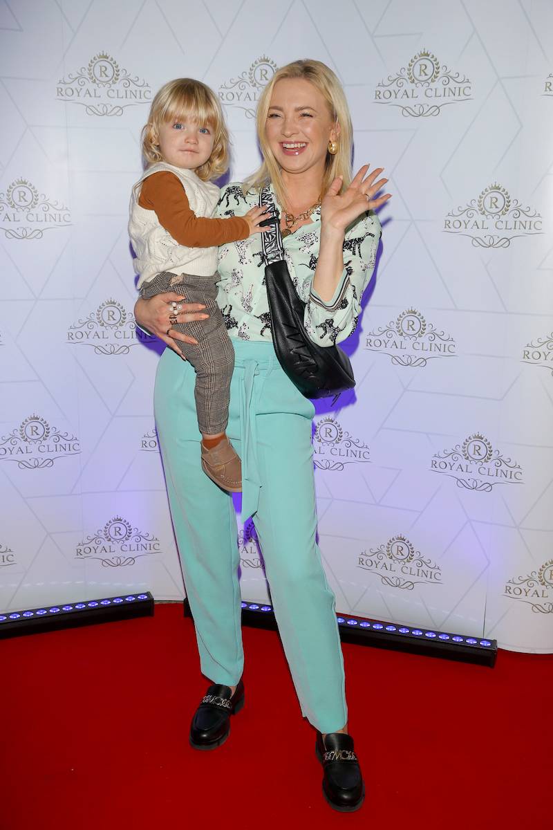 Gwiazdy zachęcają do badania się! Lenka Klimentowa pokazuje ciążowe krągłości, Barbara Kurdej-Szatan z synem na ściance