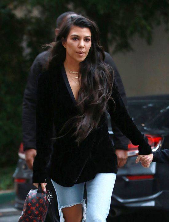 Szok! Kourtney Kardashian pokazała CIĄŻOWY BRZUSZEK!