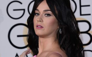 Katy Perry na Złotych Globach niczym lalka z sex shopu?
