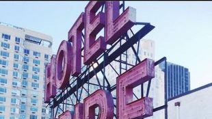 Jessica Mercedes: Chuck Bass zaprosił mnie do Hotelu Empire!