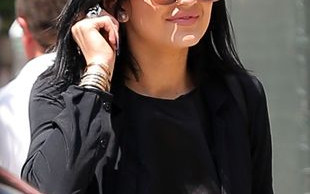 Wolała powiększyć usta, niż usunąć bliznę (FOTO)