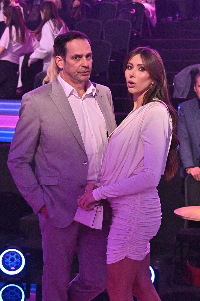 Paweł Deląg z młodszą o 20 lat ukochaną