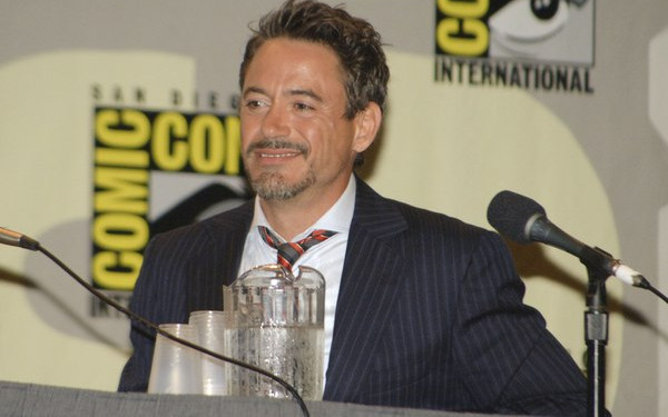 Downey Jr. zabawiał się z koleżankami z planu