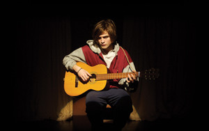 Robert Pattinson w filmie How To Be