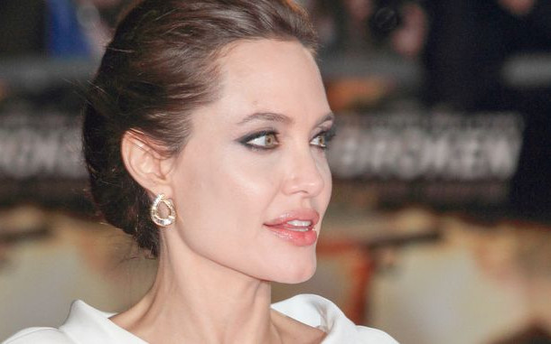 Chude kończyny Angeliny kłują oczy (FOTO)